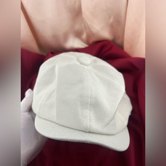 Stylish White Newsboy Cap - Picture 3 of 6